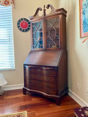 Hepplewhite Secretary Desk and Hutch (Mahogany)