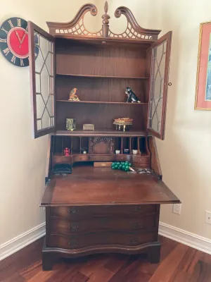 Hepplewhite Secretary Desk and Hutch (Mahogany)