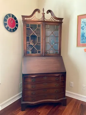 Hepplewhite Secretary Desk and Hutch (Mahogany)