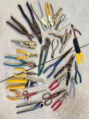 LOT 117G: Large Collection of Vintage Pliers & More