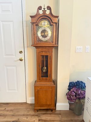 LOT 24F: Vintage Daneker "York County" Grandmother Clock w Key