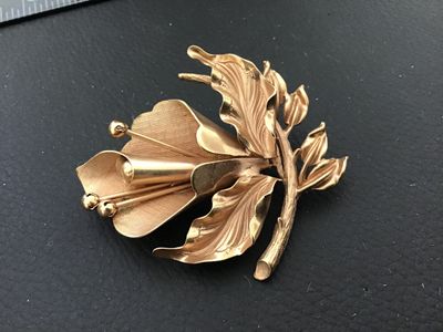 Beautiful Antique Gold Tone Vintage Brooch