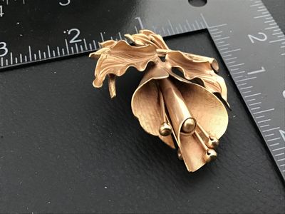 Beautiful Antique Gold Tone Vintage Brooch