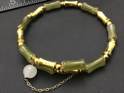 Green Glass Fashion Bracelet