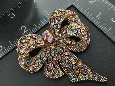 Rhinestone Ribbon Fashion Brooch