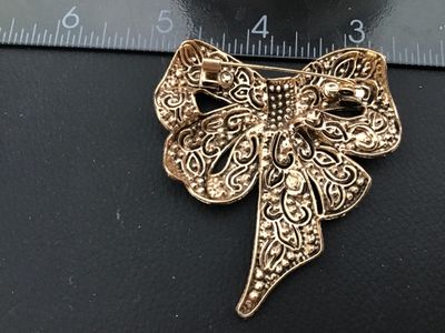 Rhinestone Ribbon Fashion Brooch