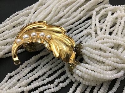 Vintage White Glass Seed Bead Necklace Béatiful Clasp