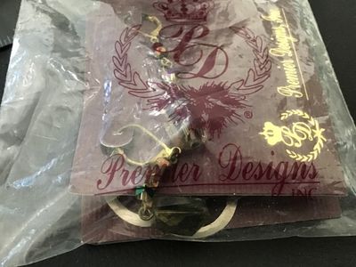 Premier Design Vintage On Cards 2 pair