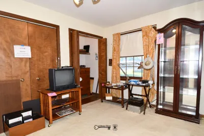 08 bedroom b 2