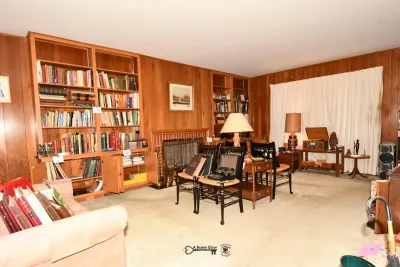 04 family room 2