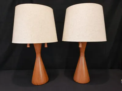 MID-CENTURY-STYLE MODERN LAMPS 