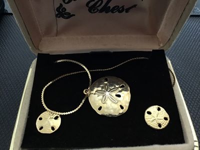 Vintage Set in Box New Sand Dollar Necklace With earrings