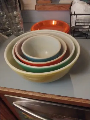 Vintage Pyrex primary colors nesting mixing bowl set, including yellow, green, red, and blue bowls.