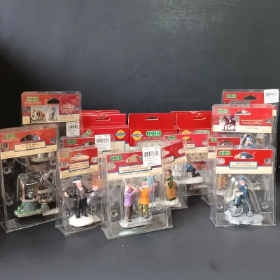 LOT 171: Lemax Christmas Village Figurines, Mini Lights & Railway Stop Lights