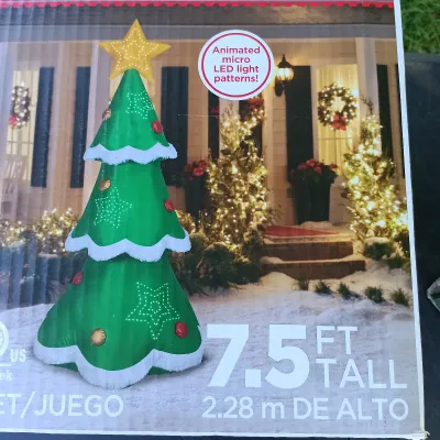 LOT 119: Inflatable 7.5ft Christmas Tree with Inflatable Holiday Gift Collection
