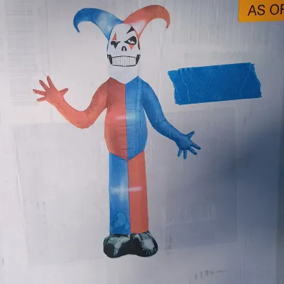 LOT 112: Inflatable 8ft Pumpkin Patch, 5ft Zombie and Clown