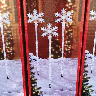 LOT 120: Pair of 4ft Inflatable Christmas Poinsettas with (5) 3-Packs of Snowflake Twinkling Stakes