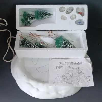LOT 176: Department 56 Village Animated Skating Pond and North Pole Series Elves on Ice