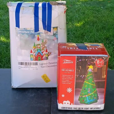 LOT 118: Inflatable 8ft Christmas Tree with Inflatable Christmas Castle