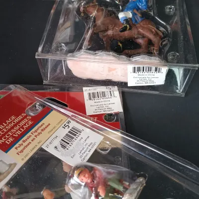 LOT 171: Lemax Christmas Village Figurines, Mini Lights & Railway Stop Lights