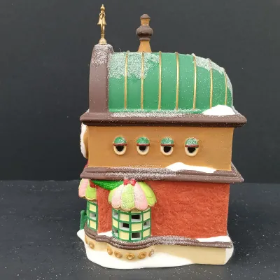 LOT 167: Department 56 North Pole Series Mini-Donut Shop and Cold Care Clinic