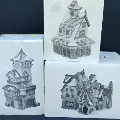 LOT 121: Department 56 North Pole Series Post Office, Santa's Workshop and Reindeer Barn