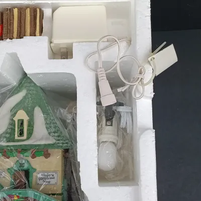 LOT 169: Department 56 Limited Edition 1998 Elsie's Gingerbread Shop