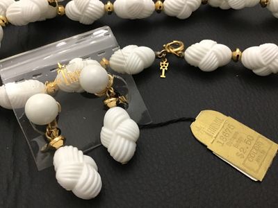 New-Vintage Trifari "Bahama Bobby" White Molded Bead Necklace & Earring Set