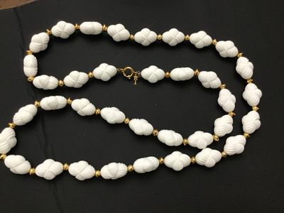 New-Vintage Trifari "Bahama Bobby" White Molded Bead Necklace & Earring Set