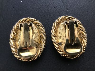 Vintage Gold Tone Oval Clip-On Earrings with Large Faceted Green Stones
