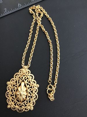 Vintage Trifari Gold-Tone Filigree Teardrop Pendant Necklace