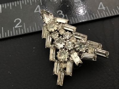 Vintage Rhinestone Christmas Tree Brooch
