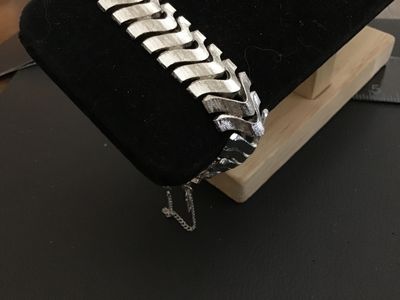 Vintage Monet Silver-Tone Textured Chevron Link Bracelet with Safety Chain. Excellent