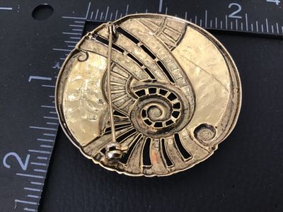 Vintage Gold-Tone Art Deco Style Swirl and Leaf Brooch