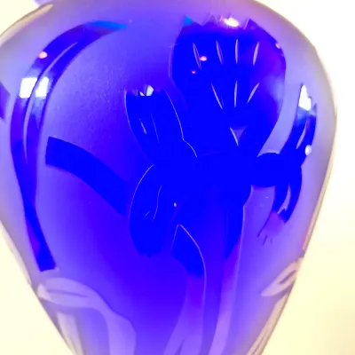 LOT 109: Steven Correia Artist Proof Acid-Etched Floral Art Glass Vase-13" Signed