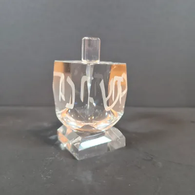 LOT 121: Art Glass Menorah by Stephen Schlanser, Fused-Art Glass Seder Plates & Etched Glass Dreidel