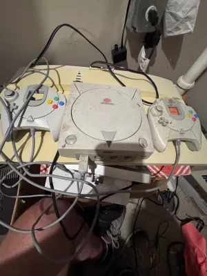 Sega Dreamcast Console Bundle with Two Controllers