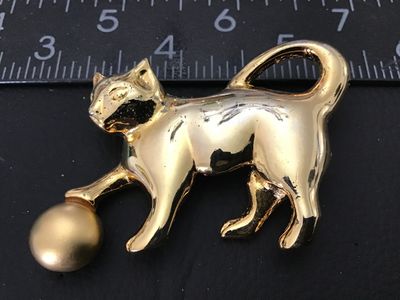 Vintage Gold-Tone Playful Cat Brooch with Ball