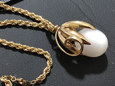 Vintage Gold-Tone Rope Chain Necklace with White Cabochon Pendant
