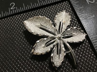 Vintage Sarah Coventry Silver-Tone Leaf Brooch