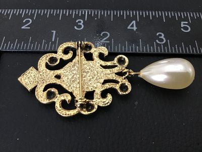 Vintage Gold Tone Faux Emerald and Pearl Dangle Brooch
