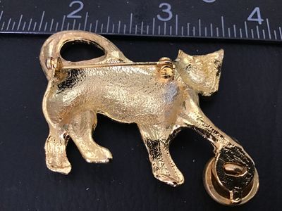 Vintage Gold-Tone Playful Cat Brooch with Ball