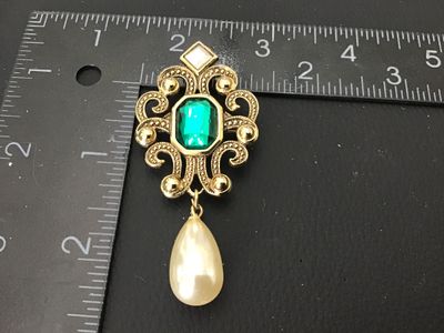 Vintage Gold Tone Faux Emerald and Pearl Dangle Brooch