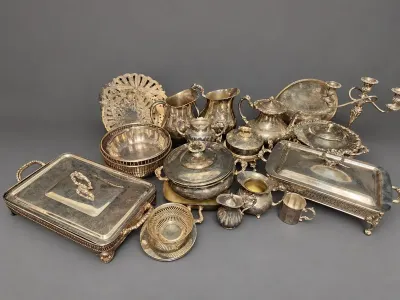 SILVERPLATED DISHES (2)