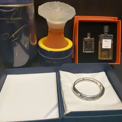 PERFUMES AND BRIGHTON BRACELET 
