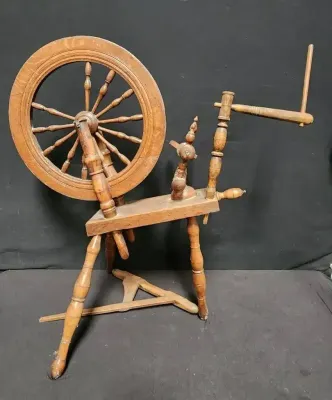 ANTIQUE SPINNING WHEEL