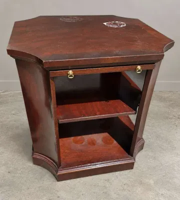 SIDE TABLE WITH PULL-OUT SHELF