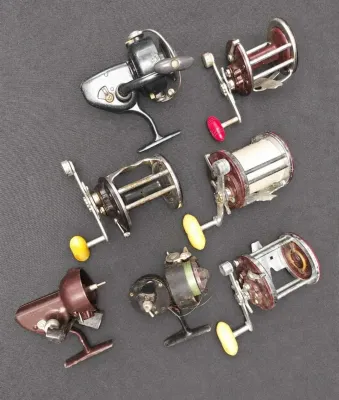 ASSORTMENT OF VINTAGE FISHING REELS