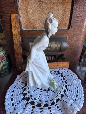 Sale Photo Thumbnail #75: An elegant vintage porcelain figurine depicting the Frog King (Der Froschkönig) fairy tale, featuring a princess with a golden crown looking down at a small green frog with a golden ball. Produced by the renowned maker Rosenthal in Germany. Designed by L