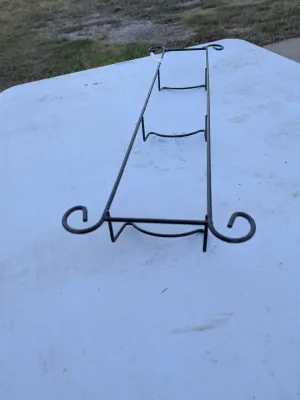 Black Metal Plate Display Rack